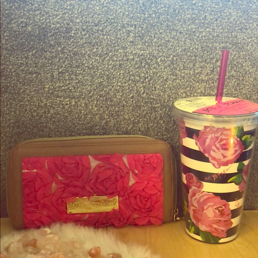 Betsey Johnson Brand New Tumbler! With Wallet🌟
